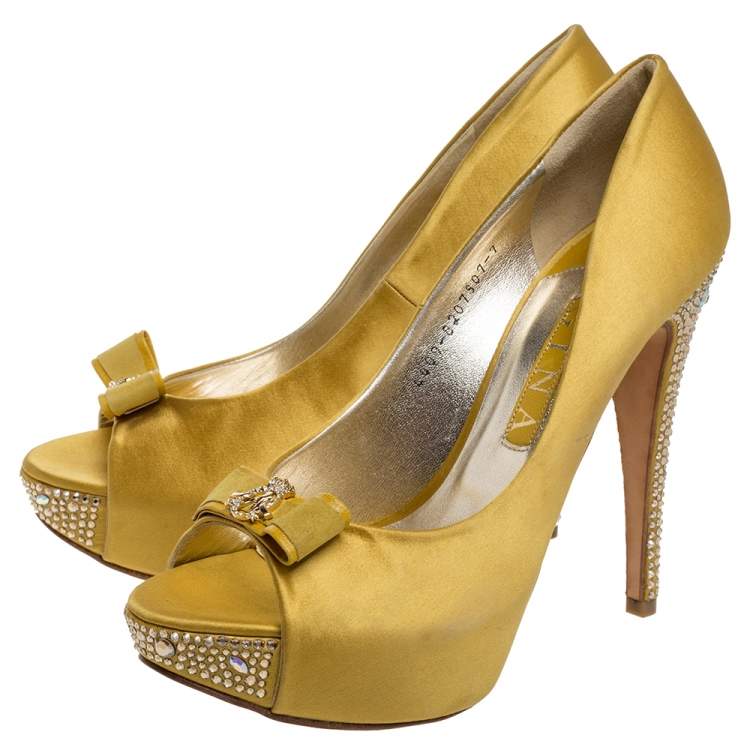 Pre Owned Gina Yellow Satin Crystal Embellished Platform Pumps Size 40