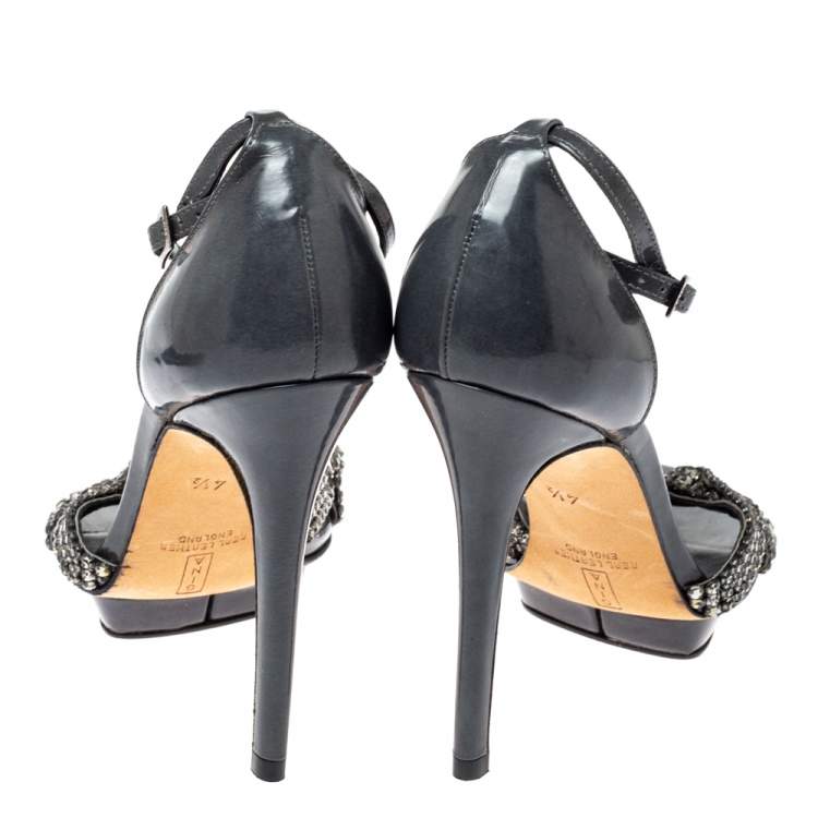 Pre Owned Gina Grey Patent Leather Crystal Embellished T-Strap Sandals Size 37.5