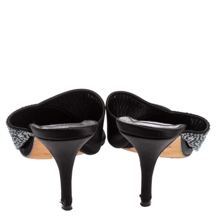 مملوكة مسبقًا Gina Black Satin Crystal Embellished Thong Sandals Size 40