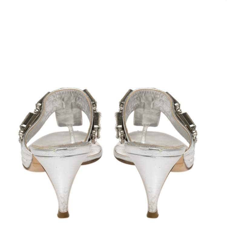 Pre Owned Gina Metallic Silver Leather Crystal Embellished Thong Sandals Size 40 