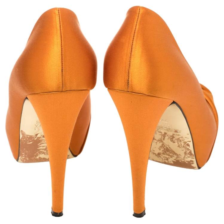 Pre Owned Gina Orange Satin Claire Hoodie Platform Pumps Size 40.5