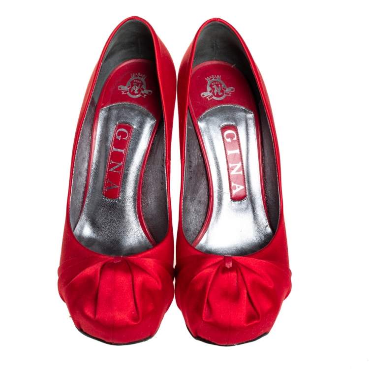 Pre Owned Gina Red Satin Platform Pumps Size 37.5