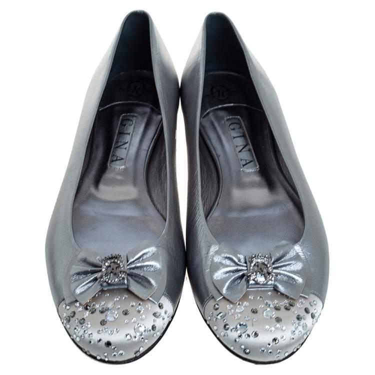 Pre Owned Gina Metallic Silver Leather And Satin Crystal Embellished Cap Toe Bow Ballet Flats Size 42