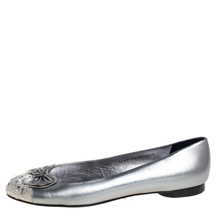 Pre Owned Gina Metallic Silver Leather And Satin Crystal Embellished Cap Toe Bow Ballet Flats Size 42