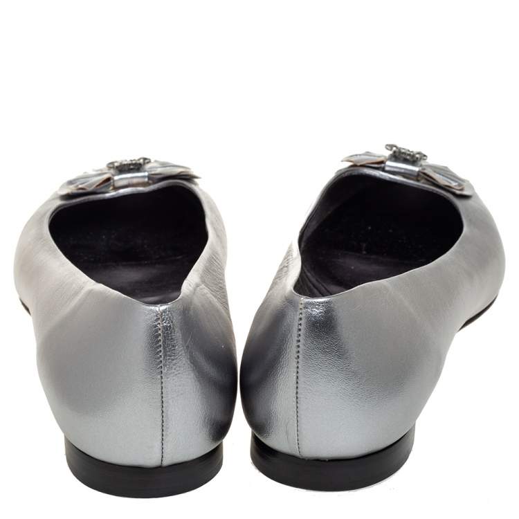 Pre Owned Gina Metallic Silver Leather And Satin Crystal Embellished Cap Toe Bow Ballet Flats Size 42