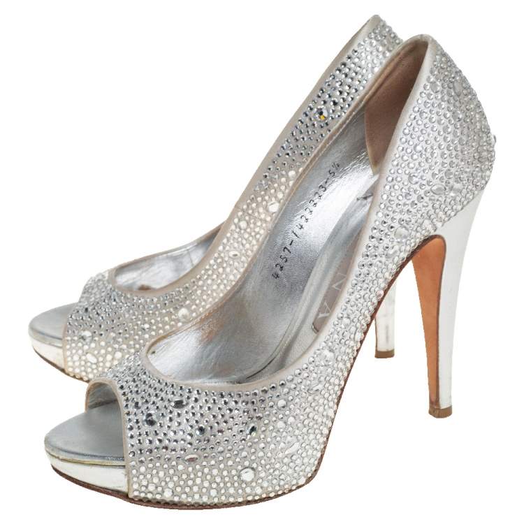Pre Owned Gina Silver Satin Crystal Embellished Peep Toe Platform Pumps Size 38.5