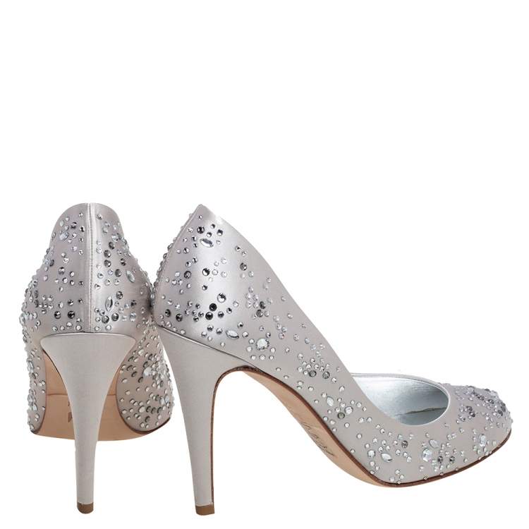 Pre Owned Gina Silver Satin Audrey Crystal Embellished Pumps Size 40.5