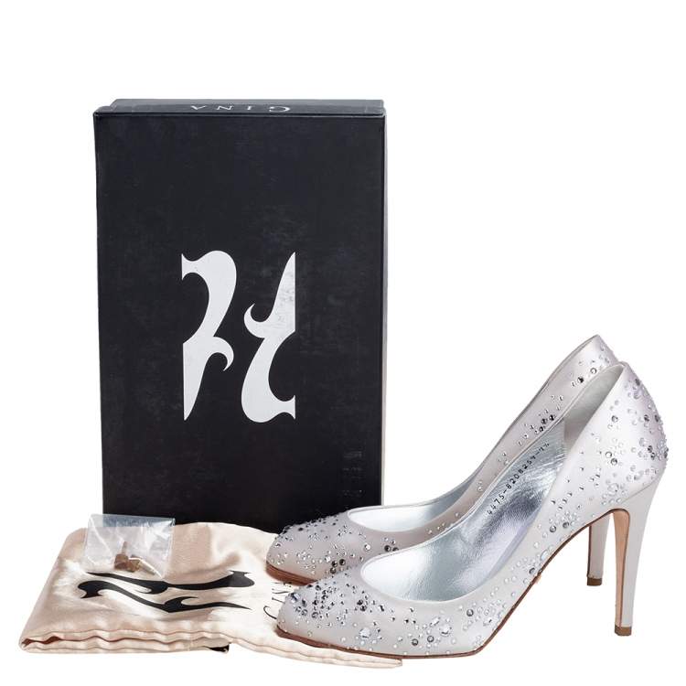 Pre Owned Gina Silver Satin Audrey Crystal Embellished Pumps Size 40.5