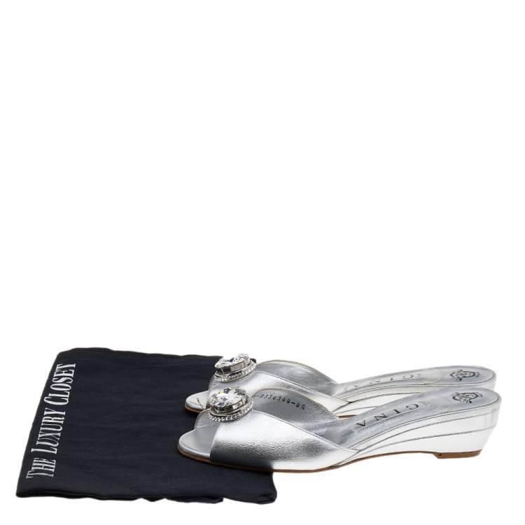 مملوكة مسبقًا Gina Silver Leather Crystal Embellished Sandals Size 37.5