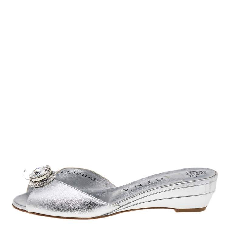 مملوكة مسبقًا Gina Silver Leather Crystal Embellished Sandals Size 37.5