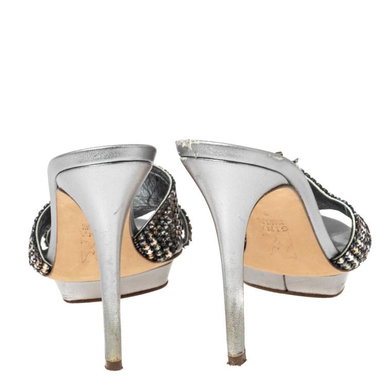 مملوكة مسبقًا Gina Metallic Grey Leather Crystal Embellished Platform Slide Sandals Size 39