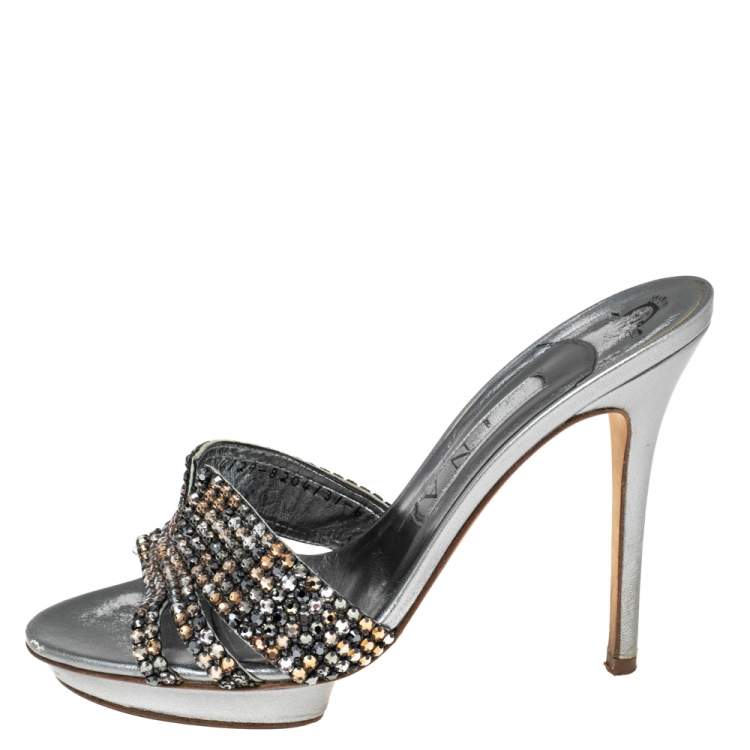 مملوكة مسبقًا Gina Metallic Grey Leather Crystal Embellished Platform Slide Sandals Size 39
