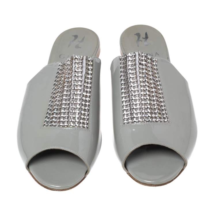 Pre Owned Gina Grey Patent Leather Crystal Embellished Mule Sandals Size 39.5