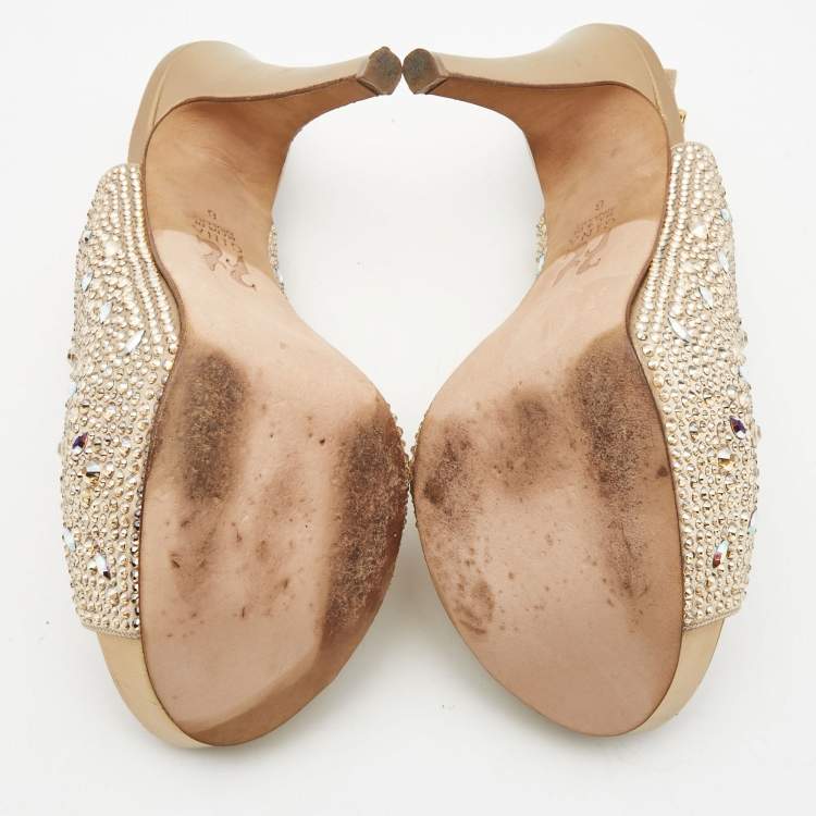 مملوكة مسبقًا Gina Gold Crystal Embellished Satin Platform Slingback Sandals Size 39