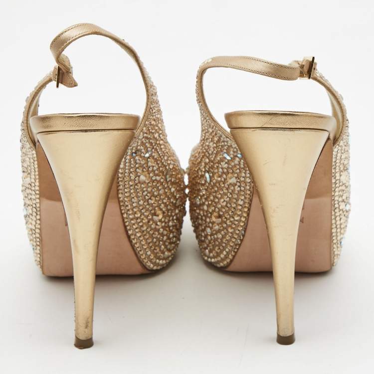 مملوكة مسبقًا Gina Gold Crystal Embellished Satin Platform Slingback Sandals Size 39