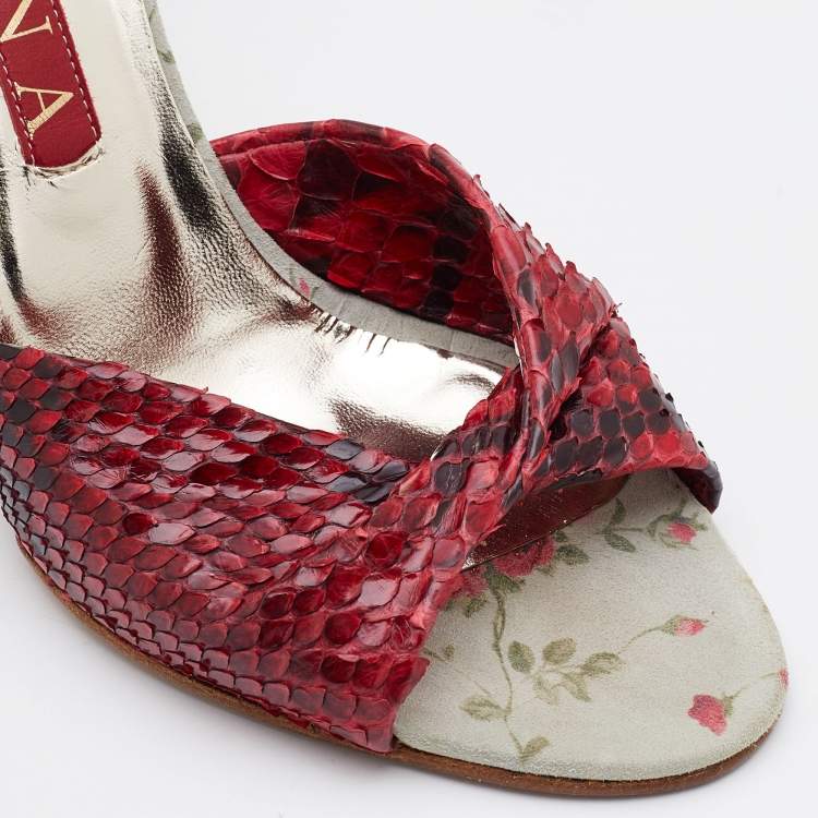 مملوكة مسبقًا Gina Red Printed Watersnake Leather and Fabric Wedge Sandals Size 39.5