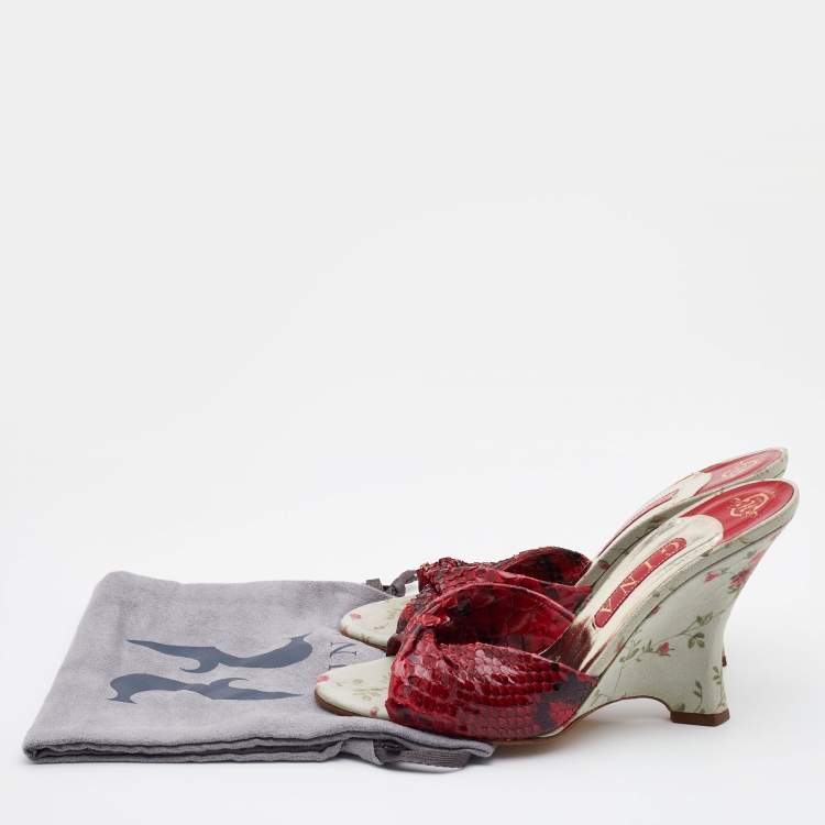 مملوكة مسبقًا Gina Red Printed Watersnake Leather and Fabric Wedge Sandals Size 39.5