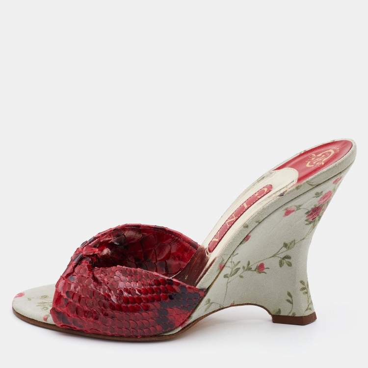 مملوكة مسبقًا Gina Red Printed Watersnake Leather and Fabric Wedge Sandals Size 39.5
