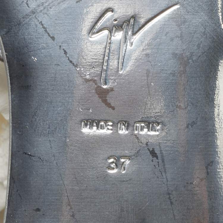 Pre Owned Giuseppe Zanotti Amira Size 37 Silver Leather Charm Embellished Gladiator Flat Sandals