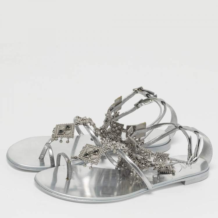 Pre Owned Giuseppe Zanotti Amira Size 37 Silver Leather Charm Embellished Gladiator Flat Sandals