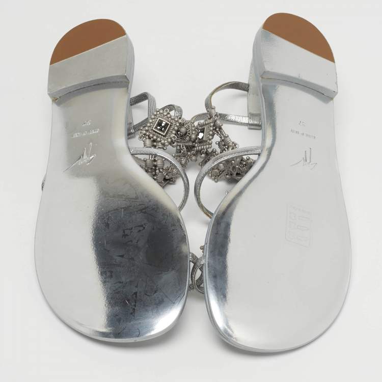 Pre Owned Giuseppe Zanotti Amira Size 37 Silver Leather Charm Embellished Gladiator Flat Sandals