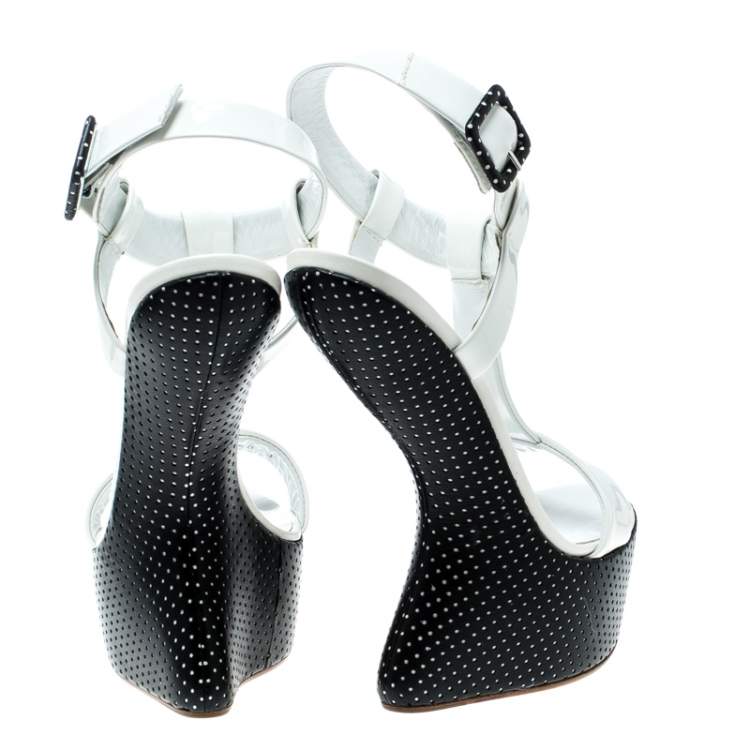 Pre Owned Giuseppe Zanotti White Patent Leather Heel Less T-Strap Wedge Sandals Size 37.5