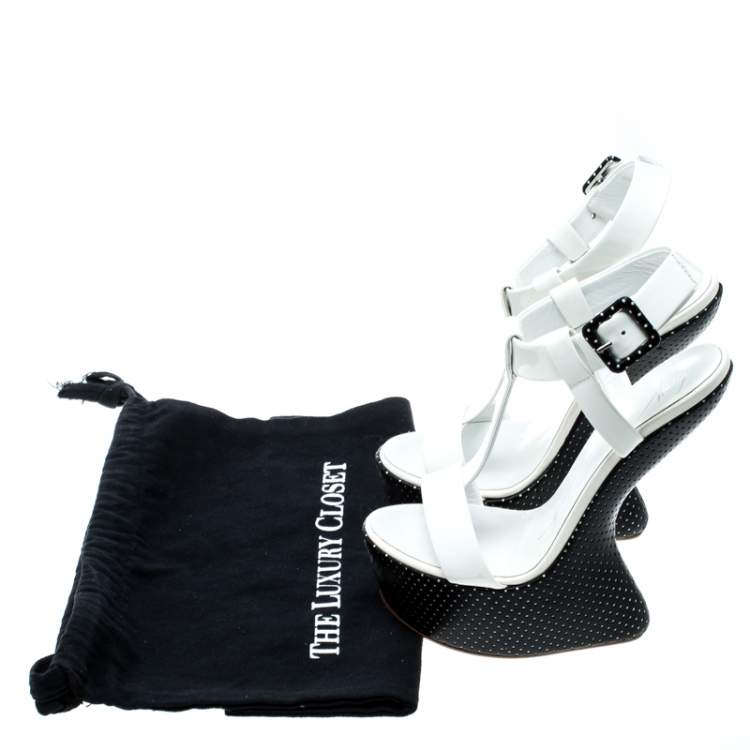 Pre Owned Giuseppe Zanotti White Patent Leather Heel Less T-Strap Wedge Sandals Size 37.5