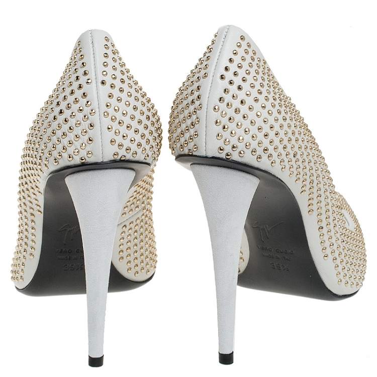 Pre Owned Giuseppe Zanotti White Leather Stud Embellished Ester Pointed Toe Pumps Size 39.5