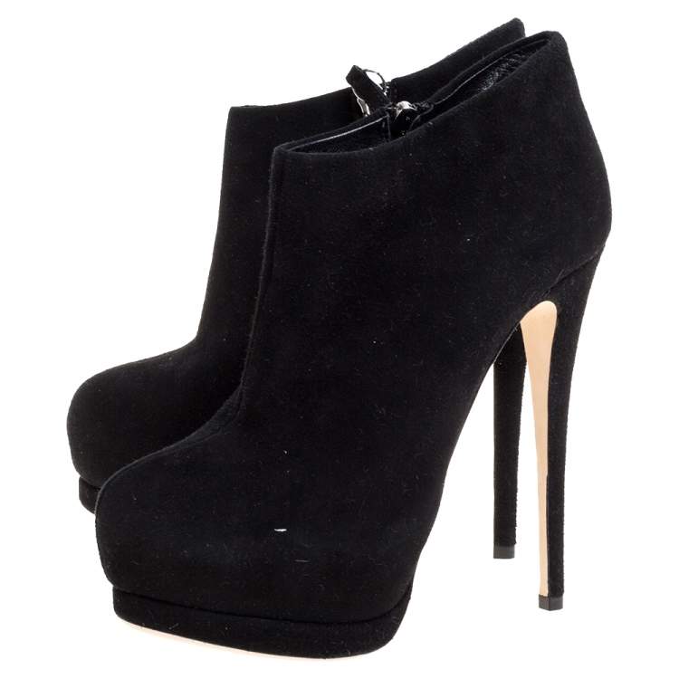 Pre Owned Giuseppe Zanotti Black Suede Booties Size 35