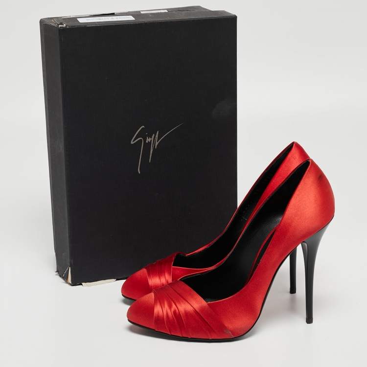 Pre Owned Giuseppe Zanotti Red Satin Round Toe Pumps Size 38 
