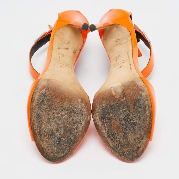مملوكة مسبقًا Giuseppe Zanotti Orange Patent Leather Ankle Strap Sandals Size 39