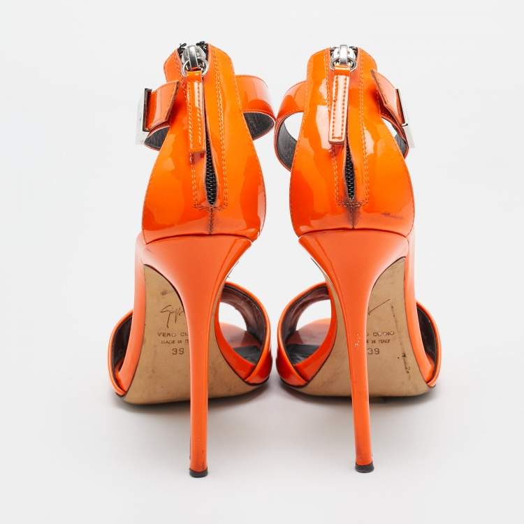 مملوكة مسبقًا Giuseppe Zanotti Orange Patent Leather Ankle Strap Sandals Size 39