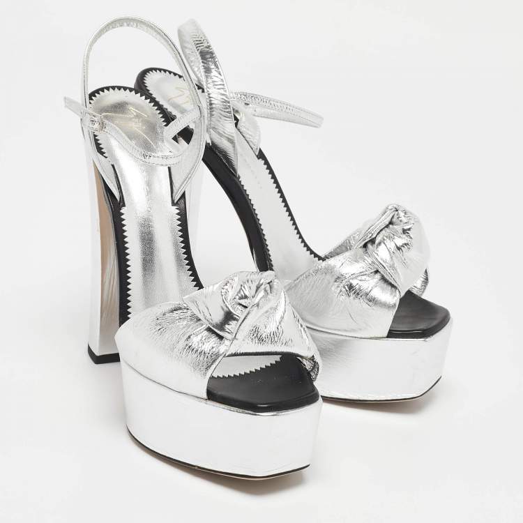 مملوكة مسبقًا Giuseppe Zanotti Silver Leather Barbra Platform Sandals Size 39