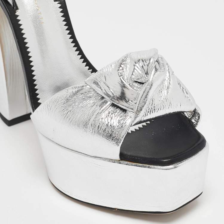 مملوكة مسبقًا Giuseppe Zanotti Silver Leather Barbra Platform Sandals Size 39
