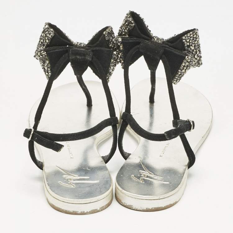 مملوكة مسبقًا Giuseppe Zanotti Black Suede Crystal Bow Thong Flat Sandals Size 36