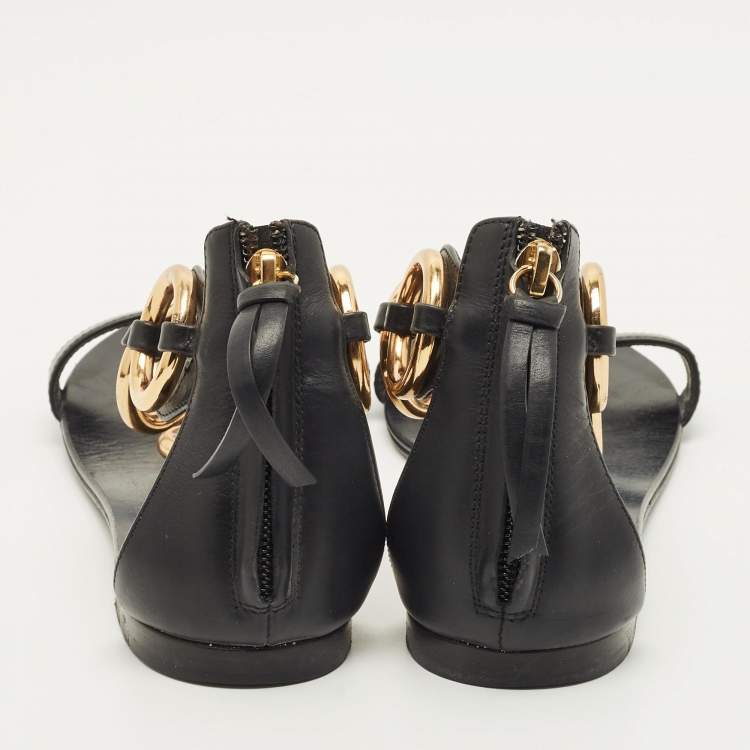 مملوكة مسبقًا Giuseppe Zanotti Size 36 Black Leather and Metal T Strap Flat Sandals