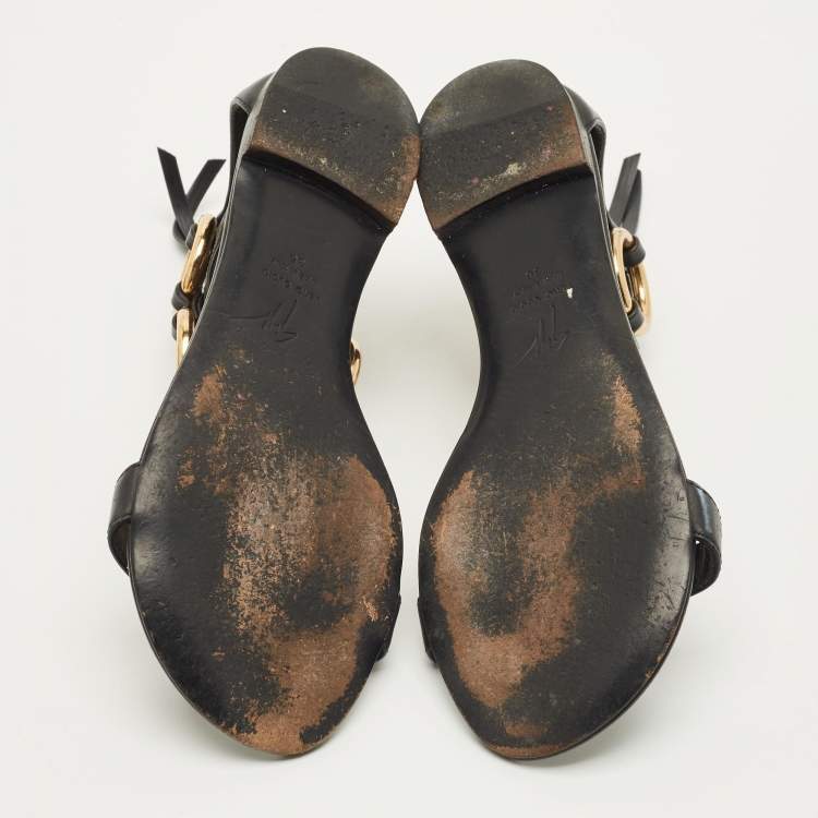 مملوكة مسبقًا Giuseppe Zanotti Size 36 Black Leather and Metal T Strap Flat Sandals