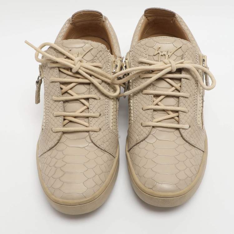 مملوكة مسبقًا Giuseppe Zanotti Size 39.5 Beige Python Embossed Leather Zip Low Top Sneakers