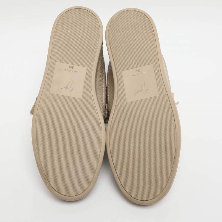 مملوكة مسبقًا Giuseppe Zanotti Size 39.5 Beige Python Embossed Leather Zip Low Top Sneakers