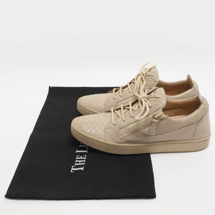 مملوكة مسبقًا Giuseppe Zanotti Size 39.5 Beige Python Embossed Leather Zip Low Top Sneakers
