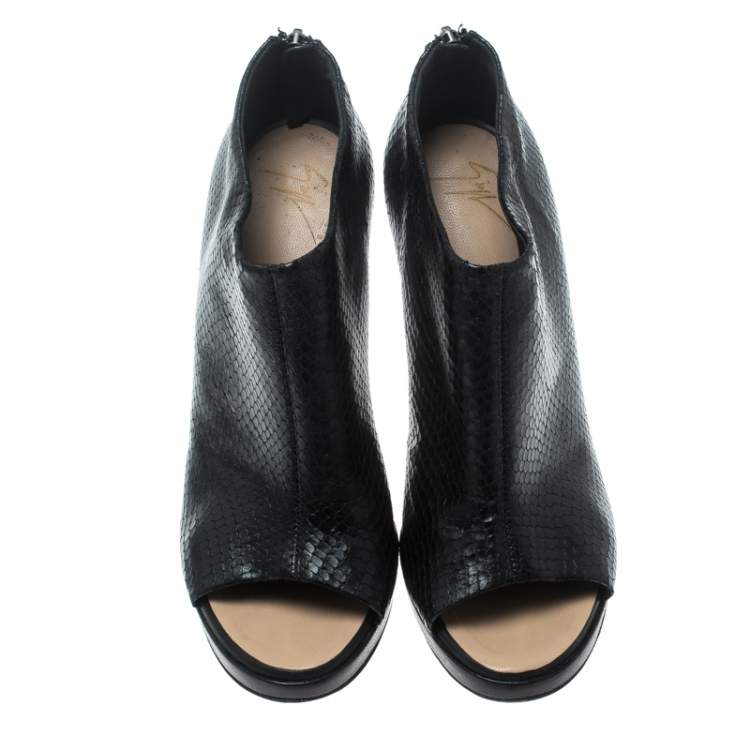 مملوكة مسبقًا Giuseppe Zanotti Black Snake Embossed Leather Peep Toe Ankle Booties Size 40.5