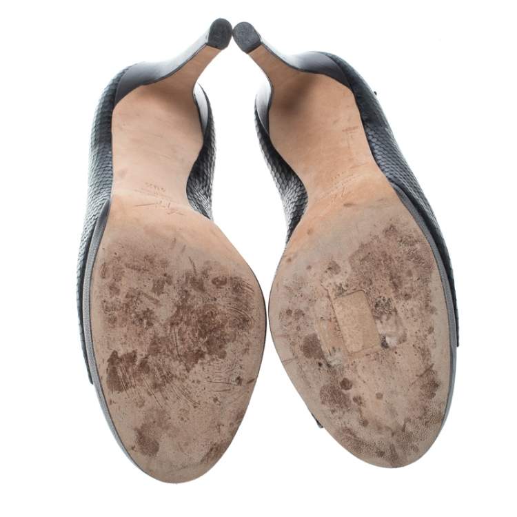 مملوكة مسبقًا Giuseppe Zanotti Black Snake Embossed Leather Peep Toe Ankle Booties Size 40.5