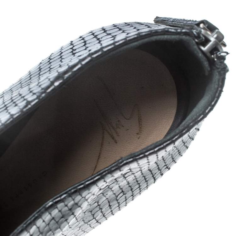 مملوكة مسبقًا Giuseppe Zanotti Black Snake Embossed Leather Peep Toe Ankle Booties Size 40.5