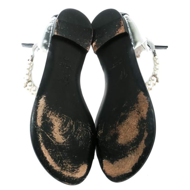 Pre Owned Giuseppe Zanotti Silver Patent Leather Pearl Embellished Ankle Strap Toe Ring Flats Size 38