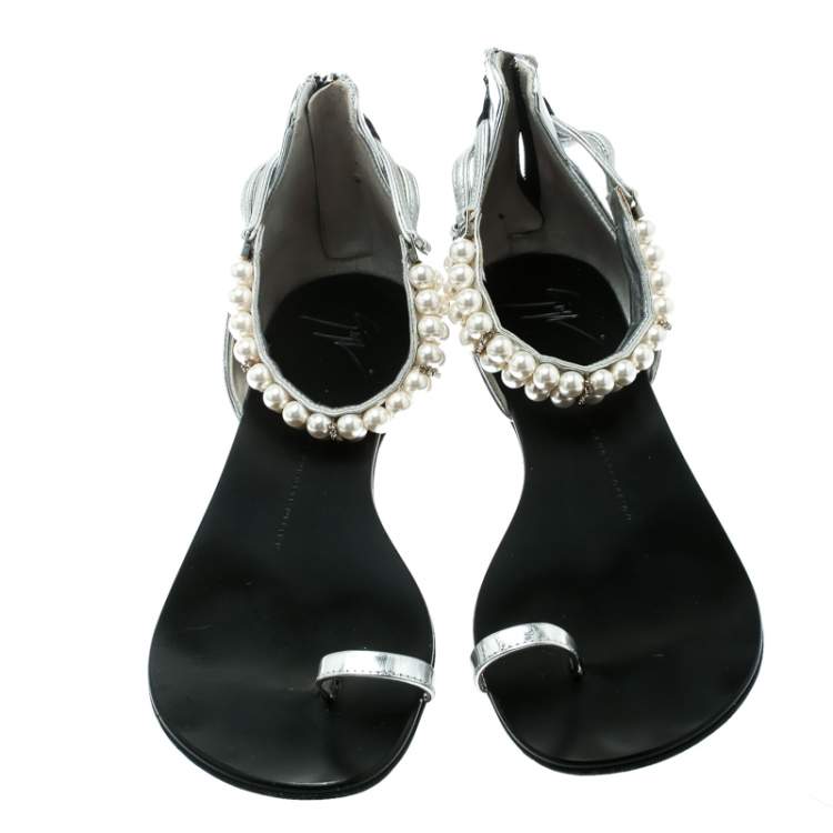 Pre Owned Giuseppe Zanotti Silver Patent Leather Pearl Embellished Ankle Strap Toe Ring Flats Size 38