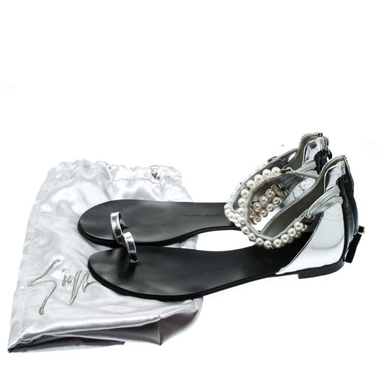 Pre Owned Giuseppe Zanotti Silver Patent Leather Pearl Embellished Ankle Strap Toe Ring Flats Size 38