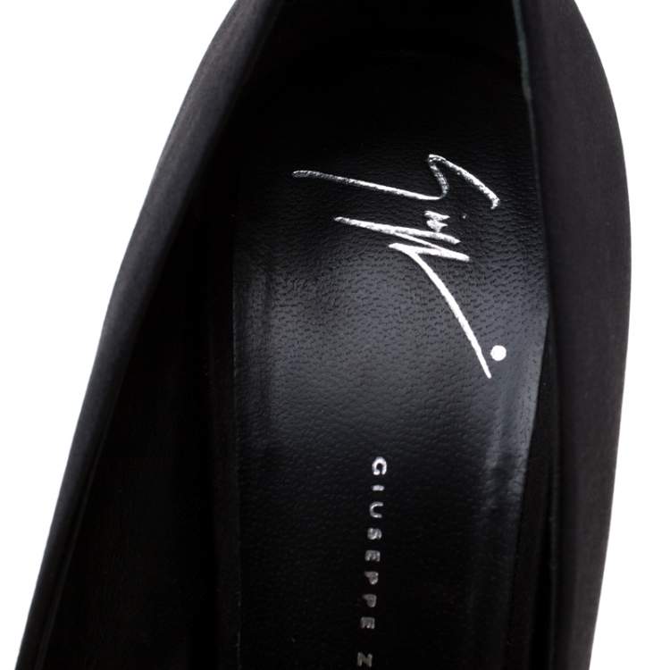 مملوكة مسبقًا Giuseppe Zanotti Black Satin Celebrity Bow Peep Toe Platform Pumps Size 40