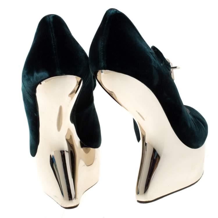 Pre Owned Giuseppe Zanotti Dark Green Velvet Buckle Strap Sculpted Wedge Pumps Size 38 