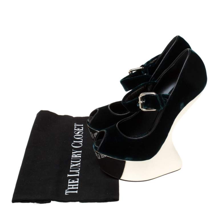 Pre Owned Giuseppe Zanotti Dark Green Velvet Buckle Strap Sculpted Wedge Pumps Size 38 