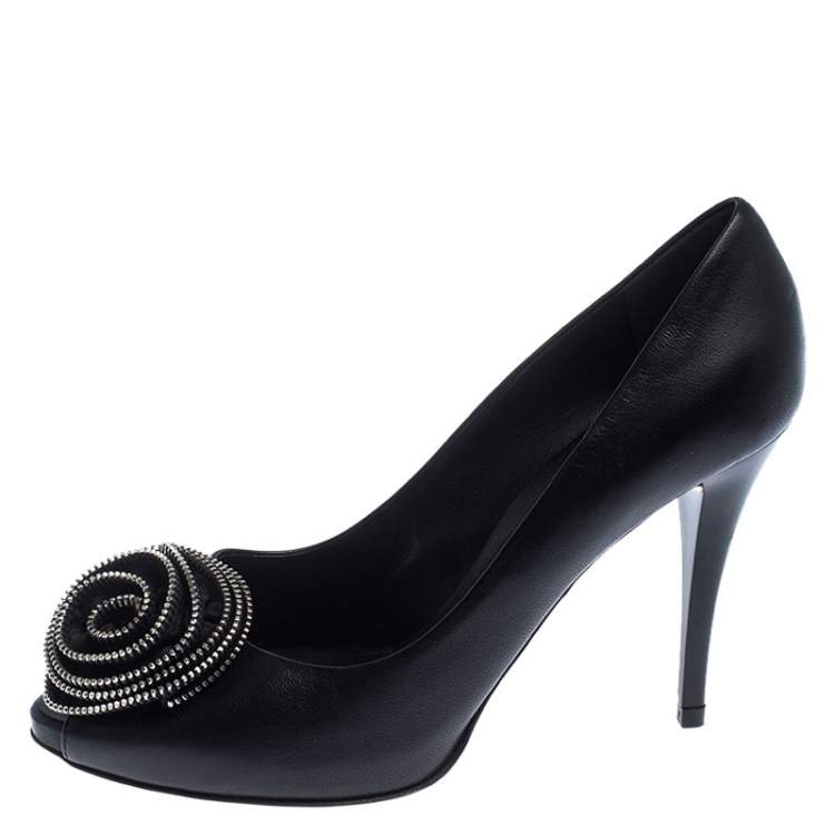 مملوكة مسبقًا Giuseppe Zanotti Black Leather Flower Detail Peep Toe Pumps Size 41.5